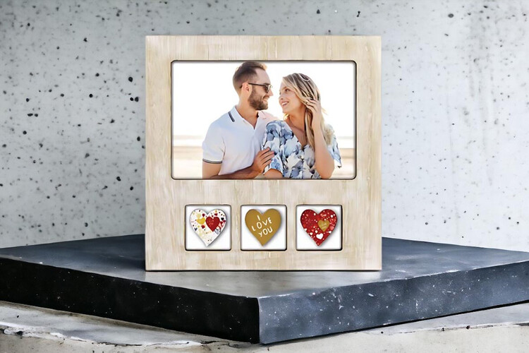 Ξύλινη κορνίζα Lisa από το Print-Photos-Online.com