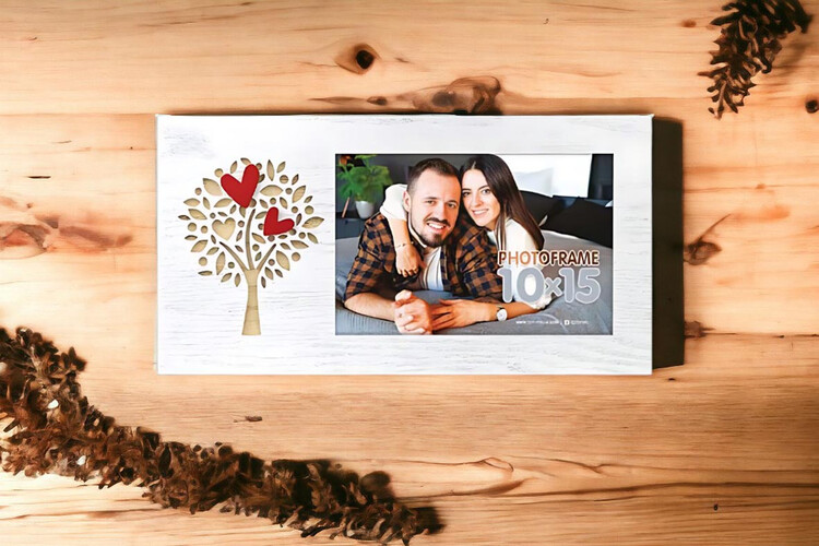 Ξύλινη κορνίζα Lucia​ από το Print-Photos-Online.com​