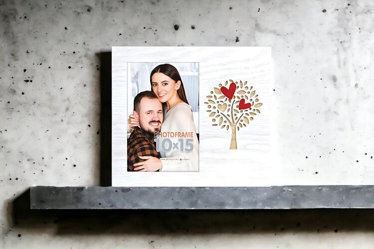 Ξύλινη κορνίζα Lucia​ από το Print-Photos-Online.com​