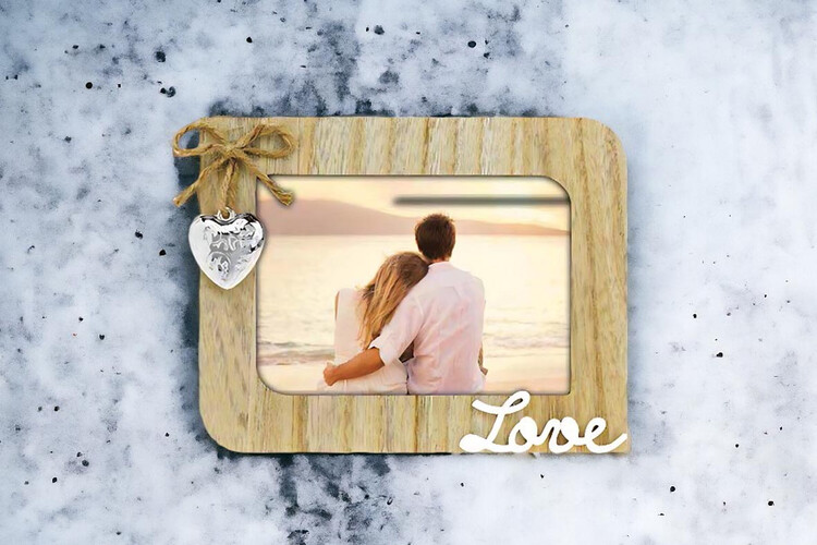 Ξύλινη κορνίζα Miranta Horizontial από το Print-Photos-Online.com