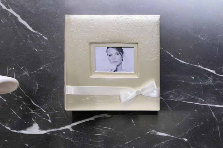 Άλμπουμ φωτογραφιών με ριζόχαρτο 32x32cm από το Print-Photos-Online.com