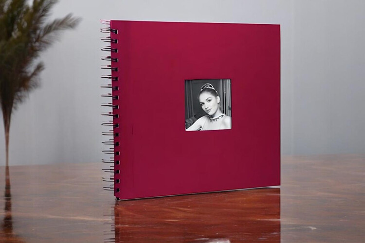 Άλμπουμ φωτογραφιών 30x30cm με 20 μαύρα φύλλα ριζόχαρτο & εξώφυλλο σπιράλ (κωδικός 17342) από το Print-Photos-Online.com