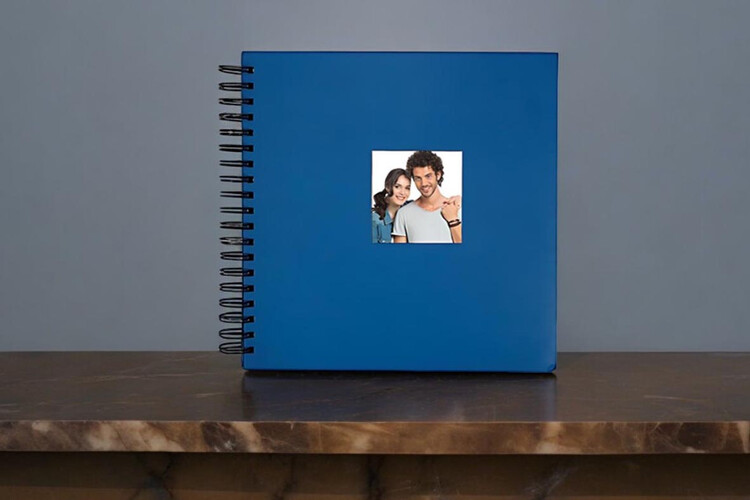 Άλμπουμ φωτογραφιών 30x30cm με 20 μαύρα φύλλα ριζόχαρτο & εξώφυλλο σπιράλ (κωδικός 17342) από το Print-Photos-Online.com