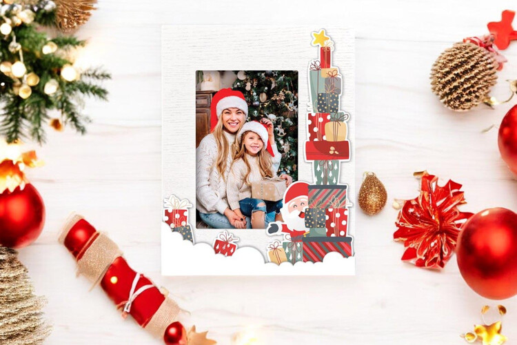 Η κορνίζα περιέχει θήκη για φωτογραφία μεγέθους 10x15cm.