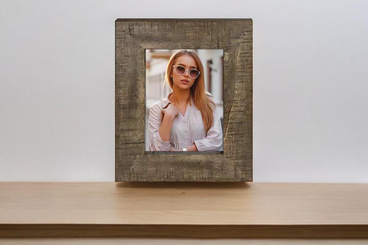 Ξύλινη κορνίζα Sheryl από το Print-Photos-Online.com