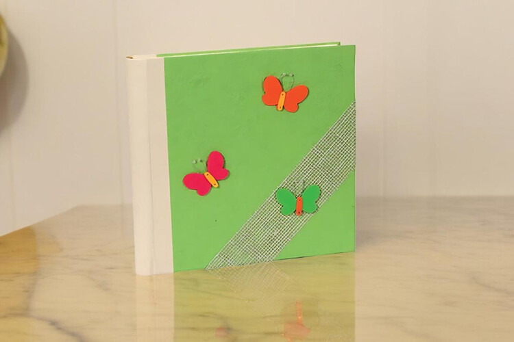 Άλμπουμ φωτογραφιών με ριζόχαρτο (με Craft εξώφυλλο) από το Print-Photos-Online.com