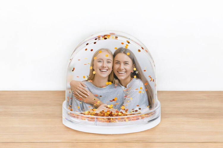 Εκτύπωση φωτογραφίας σε Χιονόμπαλα (snowglob) από το Print-Photos-Online.com