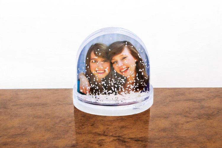 Εκτύπωση φωτογραφίας σε Χιονόμπαλα (snowglob) από το Print-Photos-Online.com