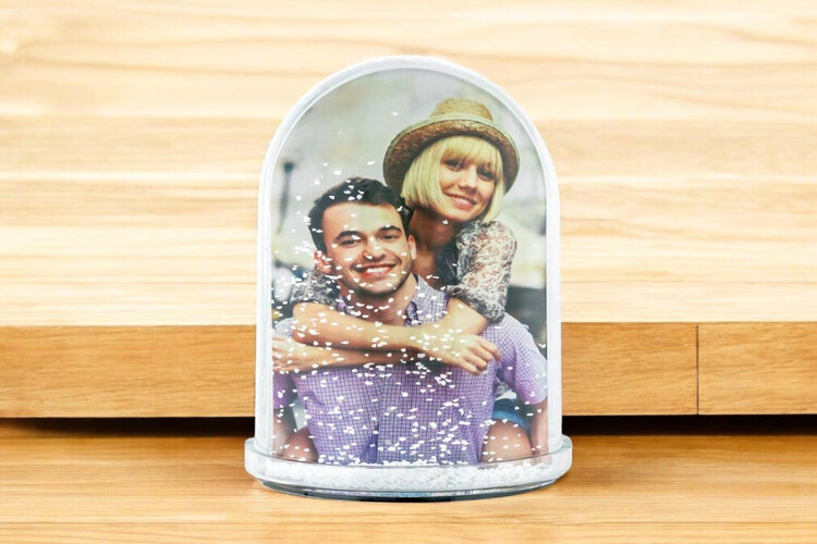 Εκτύπωση φωτογραφίας σε Χιονόμπαλα (snowglob) από το Print-Photos-Online.com