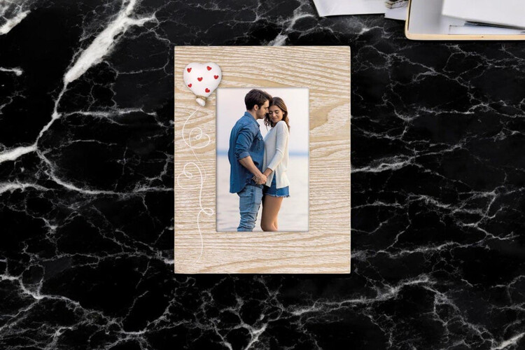 Ξύλινη κορνίζα Felicia από το Print-Photos-Online.com