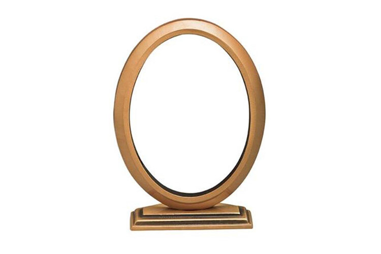 Εκτύπωση φωτογραφίας σε πορσελάνη για μνήμα από το Print-Photos-Online.com