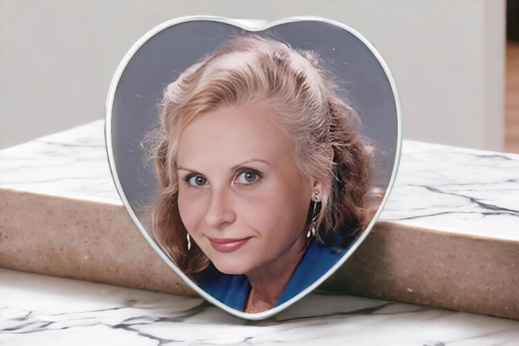 Εκτύπωση φωτογραφίας σε πορσελάνη για μνήμα σε σχήμα βιβλίο, πάπυρο ή καρδιά από το Print-Photos-Online.com